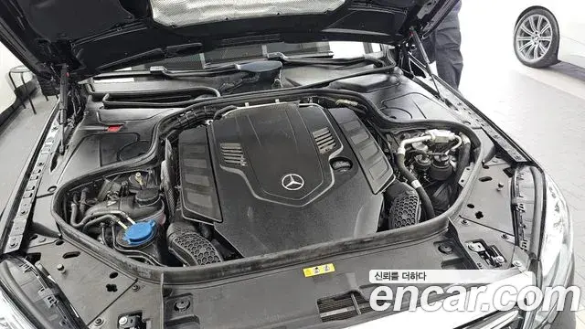 Mercedes-Benz S-Class 2020 — Photo 11/35