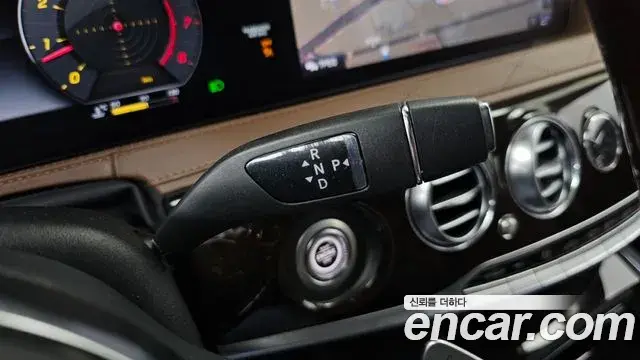 Mercedes-Benz S-Class 2020 — Photo 27/35
