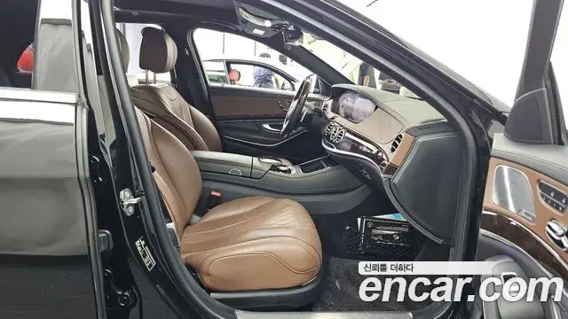 Mercedes-Benz S-Class 2020 — Photo 12/35