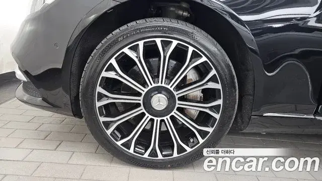 Mercedes-Benz S-Class 2020 — Photo 10/35