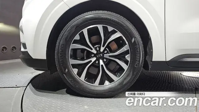 Kia Carnival 2020 — Фото 4/20