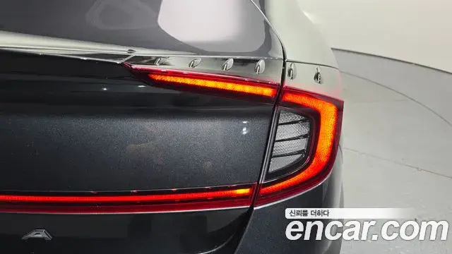 Hyundai Sonata Hybrid 2021 — Şəkil 12/30