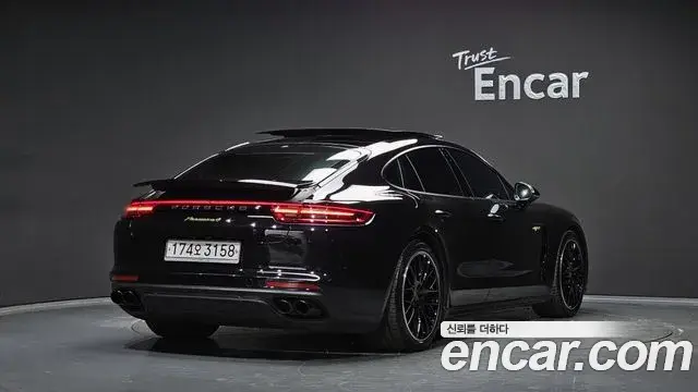 Porsche Panamera 2020 — ფოტო 19/31