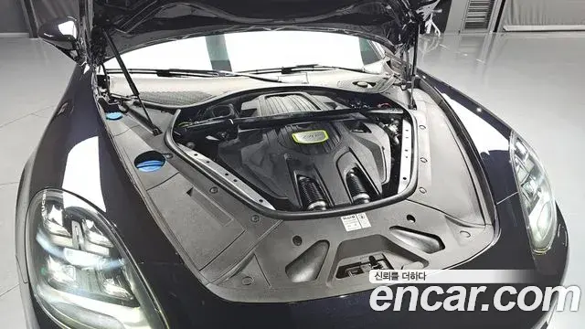 Porsche Panamera 2020 — ფოტო 2/31