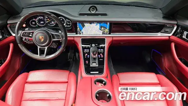 Porsche Panamera 2020 — ფოტო 21/31