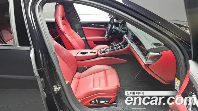 Porsche Panamera 2020 — ფოტო 23/31