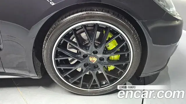 Porsche Panamera 2020 — ფოტო 5/31