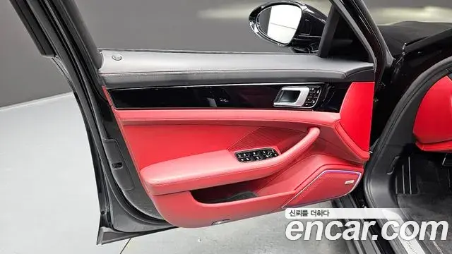 Porsche Panamera 2020 — ფოტო 17/31