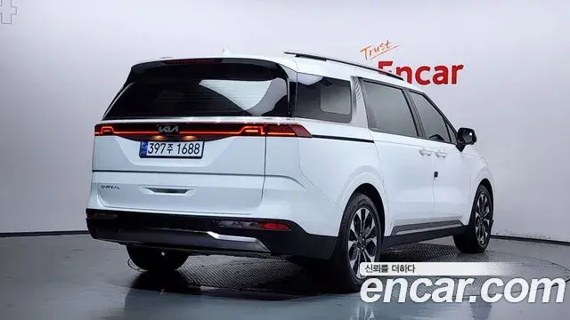 Kia Carnival 2023 — Фото 2/20