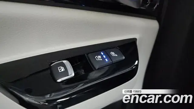 Kia Carnival 2023 — Фото 8/20