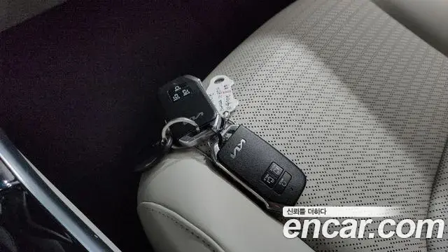 Kia Carnival 2023 — Фото 16/20