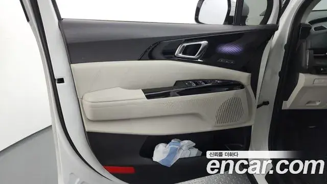Kia Carnival 2023 — Photo 9/35