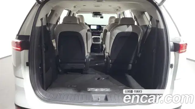 Kia Carnival 2023 — Photo 21/35