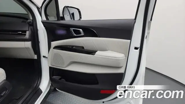 Kia Carnival 2023 — Photo 10/35