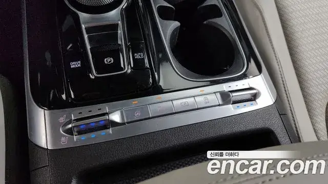 Kia Carnival 2023 — Photo 15/35