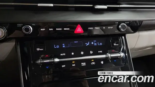 Kia Carnival 2023 — Photo 16/35