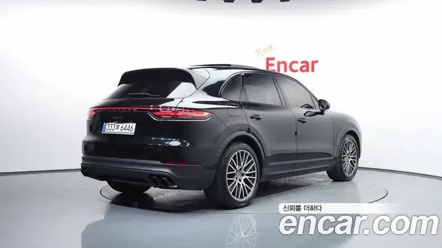 Porsche Cayenne 2022 — ფოტო 4/20