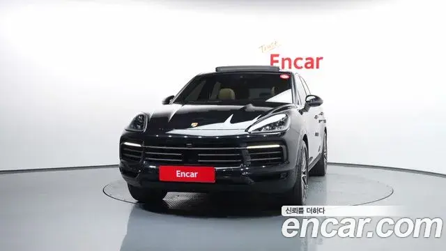 Porsche Cayenne 2022 — ფოტო 14/20