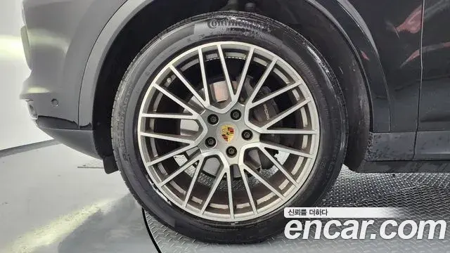 Porsche Cayenne 2022 — ფოტო 20/20