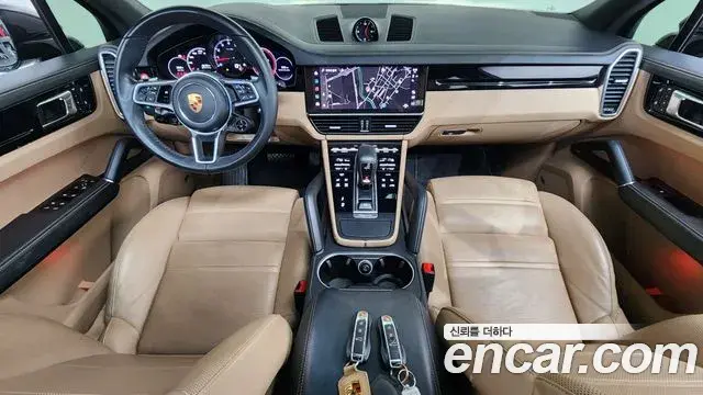 Porsche Cayenne 2022 — ფოტო 17/20