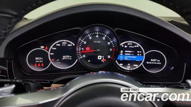 Porsche Cayenne 2022 — ფოტო 8/20