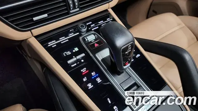 Porsche Cayenne 2022 — ფოტო 12/20