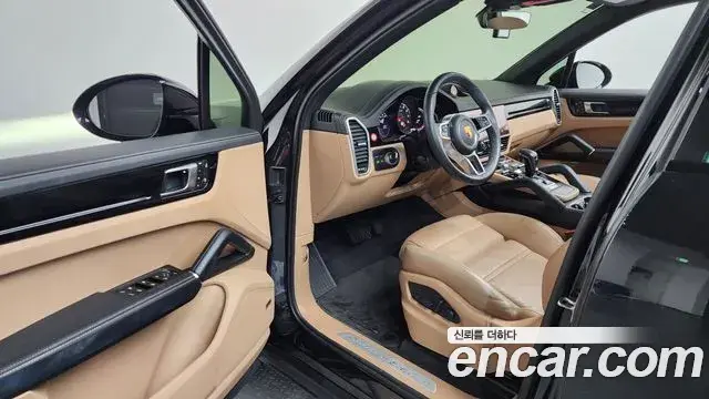 Porsche Cayenne 2022 — ფოტო 2/20