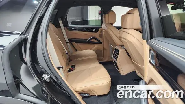 Porsche Cayenne 2022 — ფოტო 3/20