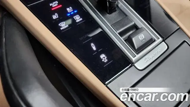 Porsche Cayenne 2022 — ფოტო 18/20