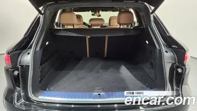 Porsche Cayenne 2022 — ფოტო 7/20