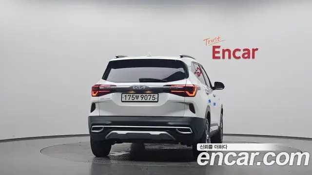 Kia Seltos 2021 — Şəkil 15/31