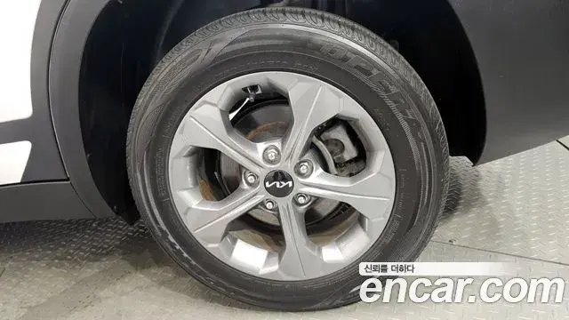 Kia Seltos 2021 — Şəkil 17/31
