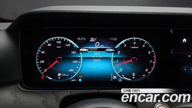 Mercedes-Benz E-Class 2022 — Şəkil 23/33