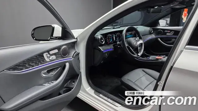 Mercedes-Benz E-Class 2022 — Şəkil 26/33