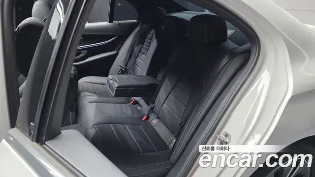 Mercedes-Benz E-Class 2022 — Şəkil 27/33