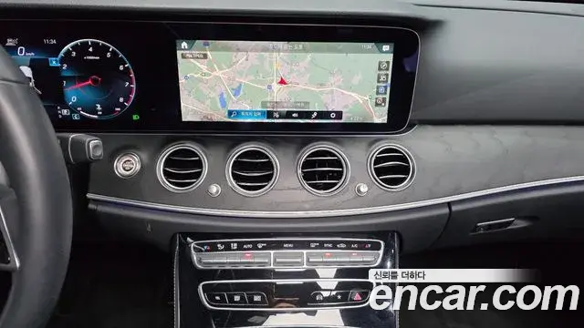 Mercedes-Benz E-Class 2022 — Şəkil 33/33