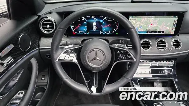 Mercedes-Benz E-Class 2022 — Şəkil 28/33