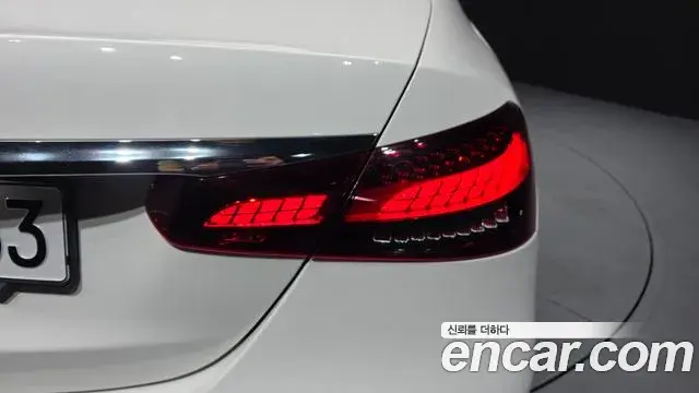 Mercedes-Benz E-Class 2022 — Şəkil 8/33