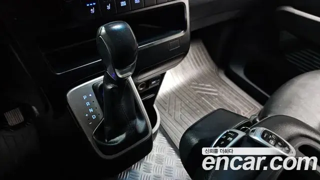 Hyundai Staria 2022 — Photo 9/20