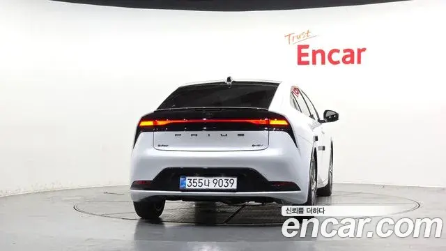 Toyota Prius 2025 — Şəkil 8/31