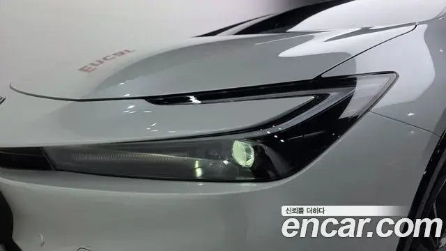 Toyota Prius 2025 — Şəkil 10/31