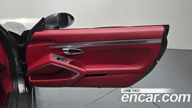 Porsche 718 Cayman 2021 — ფოტო 15/30