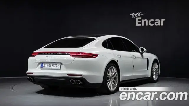 Porsche Panamera 2018 — Photo 19/31