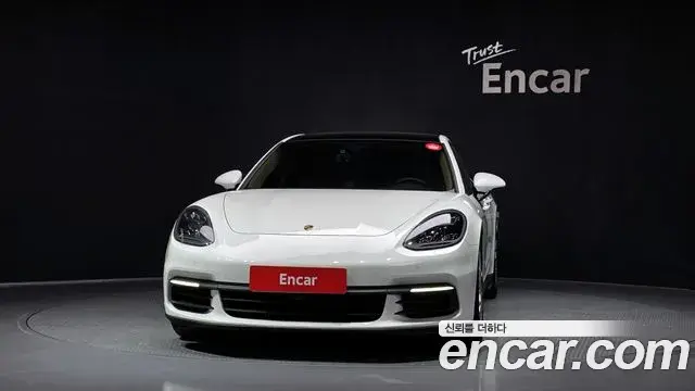 Porsche Panamera 2018 — Photo 29/31