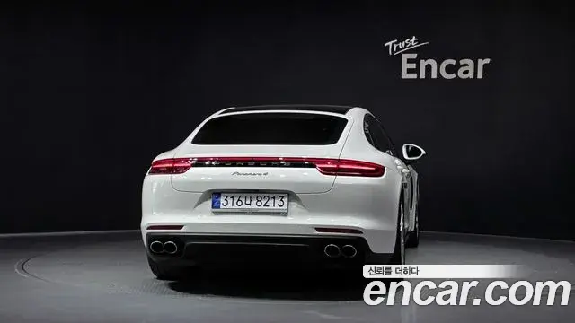 Porsche Panamera 2018 — Photo 24/31