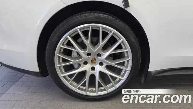Porsche Panamera 2018 — Photo 25/31