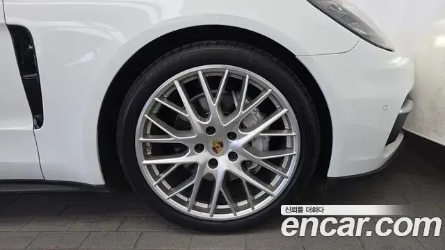 Porsche Panamera 2018 — Photo 17/31