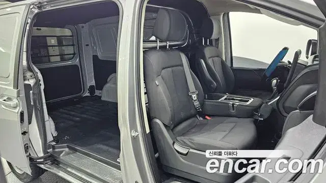 Hyundai Staria 2024 — Фото 10/20
