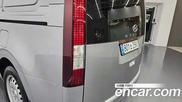 Hyundai Staria 2024 — Photo 5/30