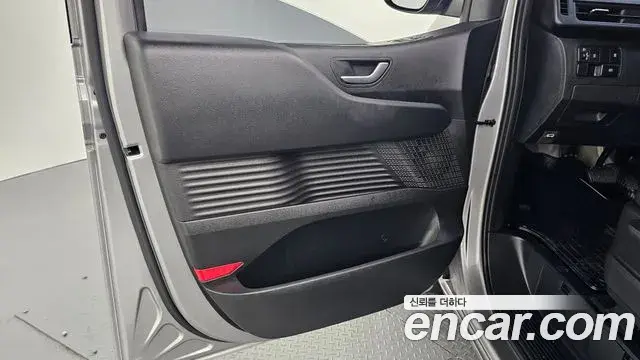 Hyundai Staria 2024 — Photo 11/30